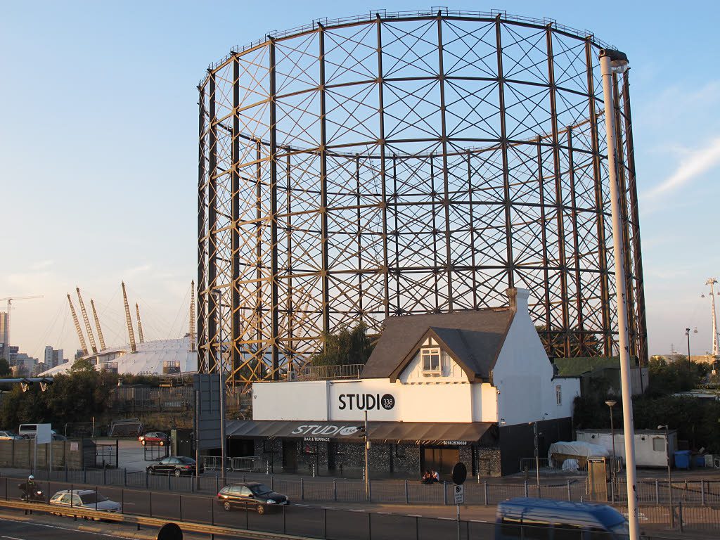 Studio_338,_Tunnel_Avenue_-_geograph.org.uk_-_4297540
